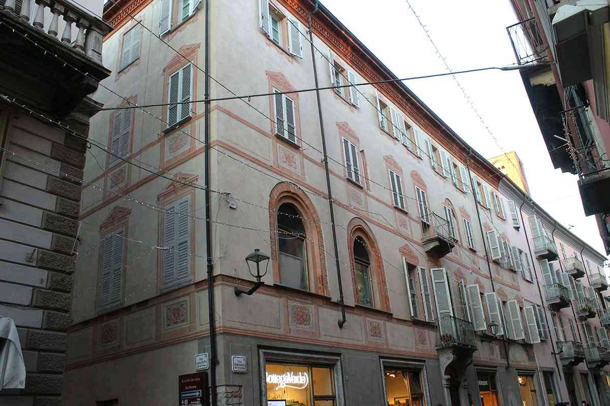 Alba (CN) – Decori facciata e restauro elementi in cotto XV sec.